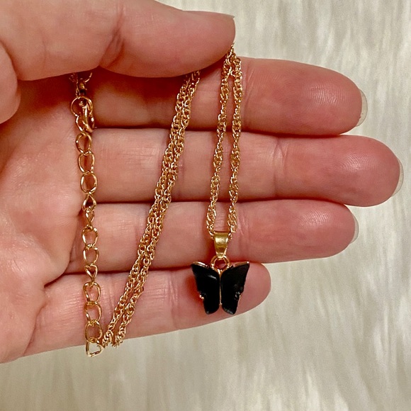 🔥3/$25🔥3 Piece Butterfly Charm Necklace Set - Picture 4 of 8